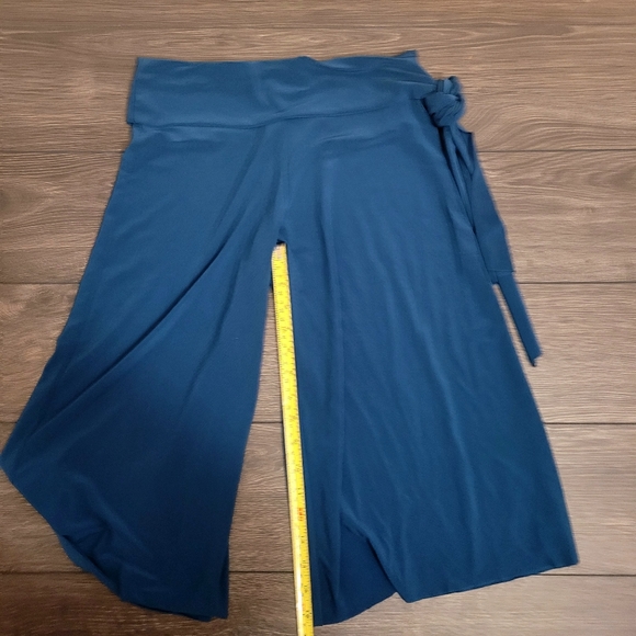 Dark Teal Capri Pants - Picture 4 of 5